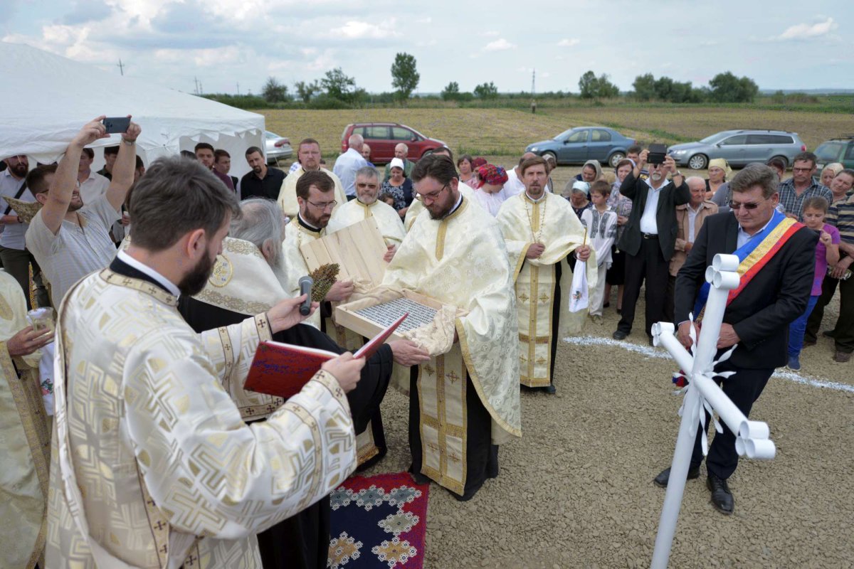 Punerea pietrei de temelie pentru noua biserică din Podul Jijiei 18029