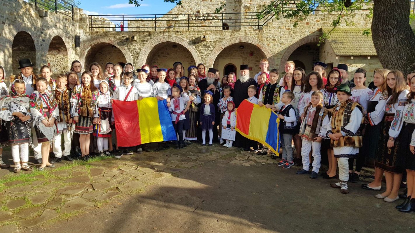 „Cântec şi poezie românească“ la Cetatea din Suceava 17952