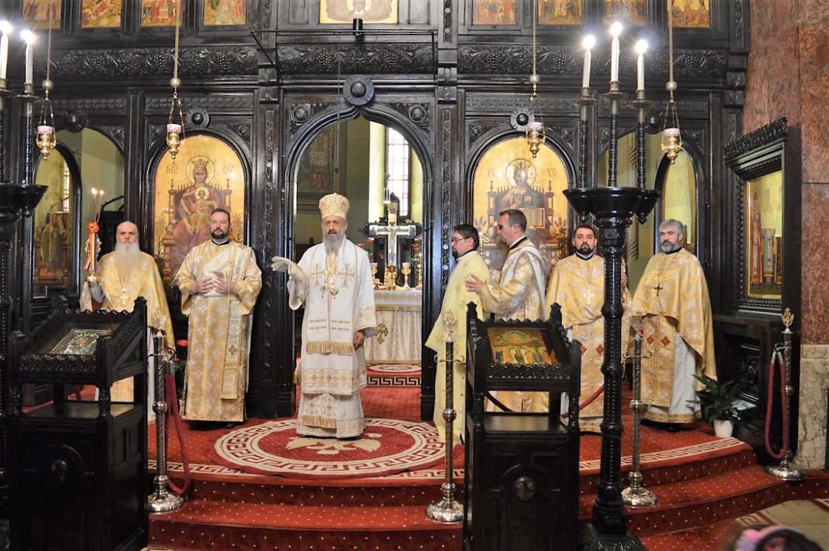 Slujiri arhierești în Duminica a șaptea după Paști 17955