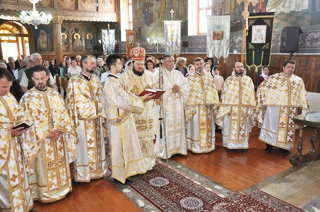 Slujiri arhierești în Duminica a șaptea după Paști 17958