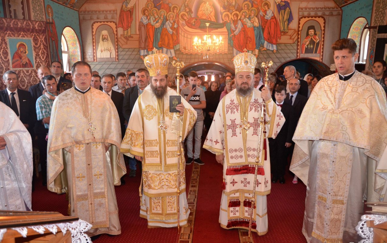 Slujiri arhierești în Duminica a șaptea după Paști 17962