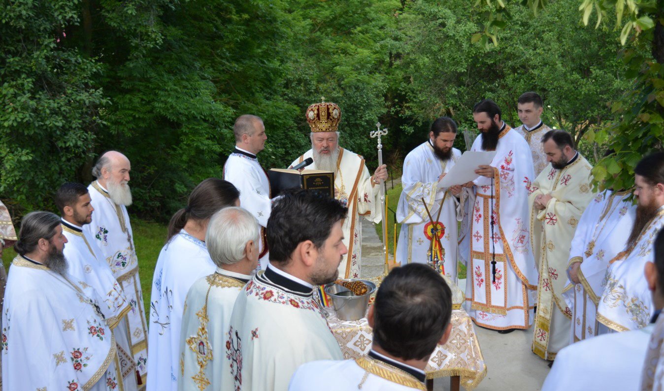 Slujiri arhierești în Duminica a șaptea după Paști 17963