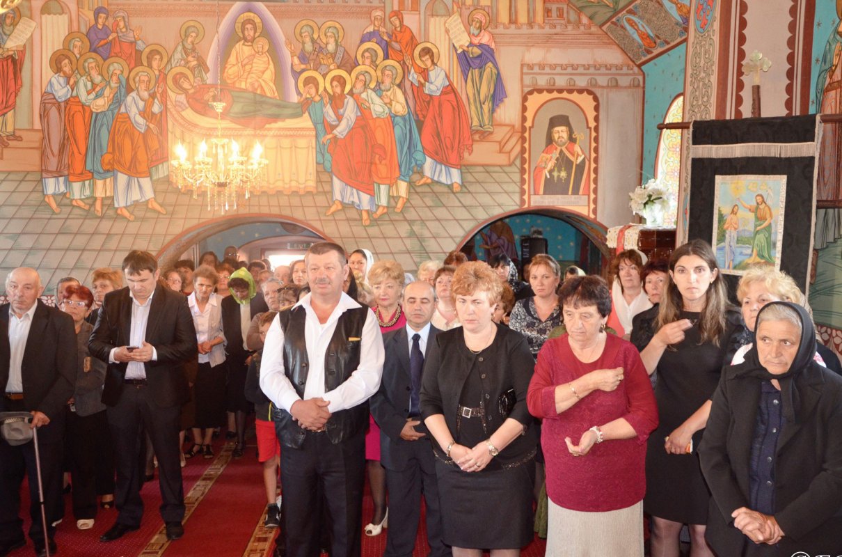 Slujiri arhierești în Duminica a șaptea după Paști 17969