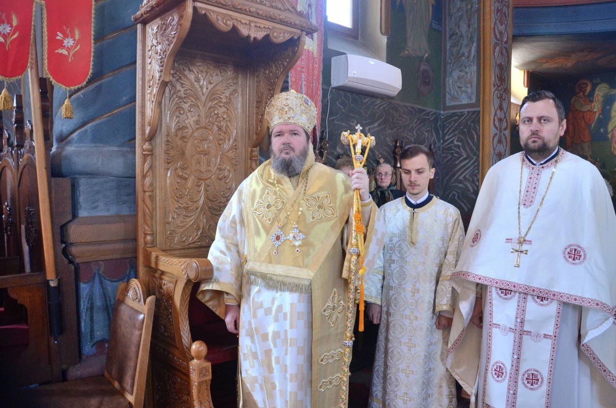 Slujiri arhierești în Duminica a șaptea după Paști 17970