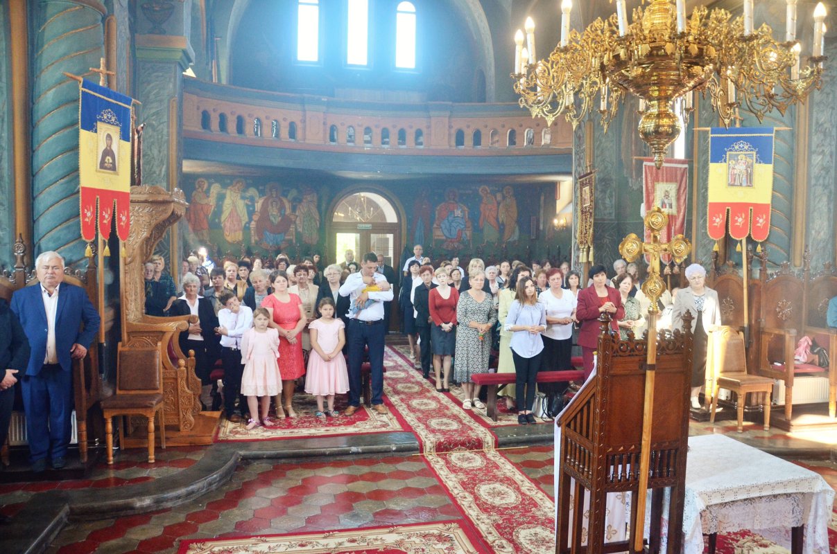 Slujiri arhierești în Duminica a șaptea după Paști 17971