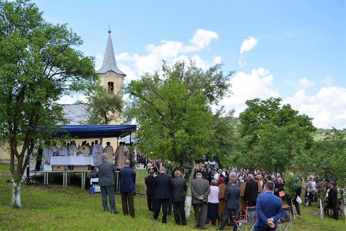 Slujiri arhierești în Duminica a șaptea după Paști 17972