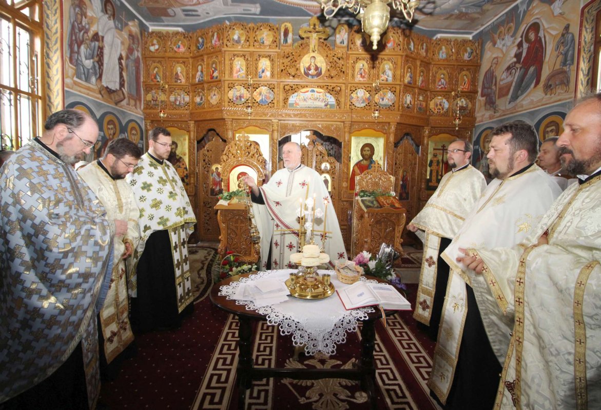 Hram la Parohia „Sfinţii Împăraţi Constantin şi Elena“ Bogonos 17881