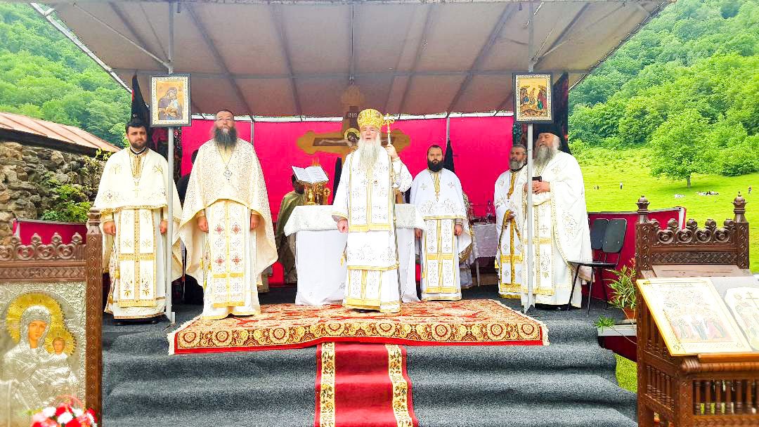 Slujbă arhierească la Mănăstirea Topolniţa 17907