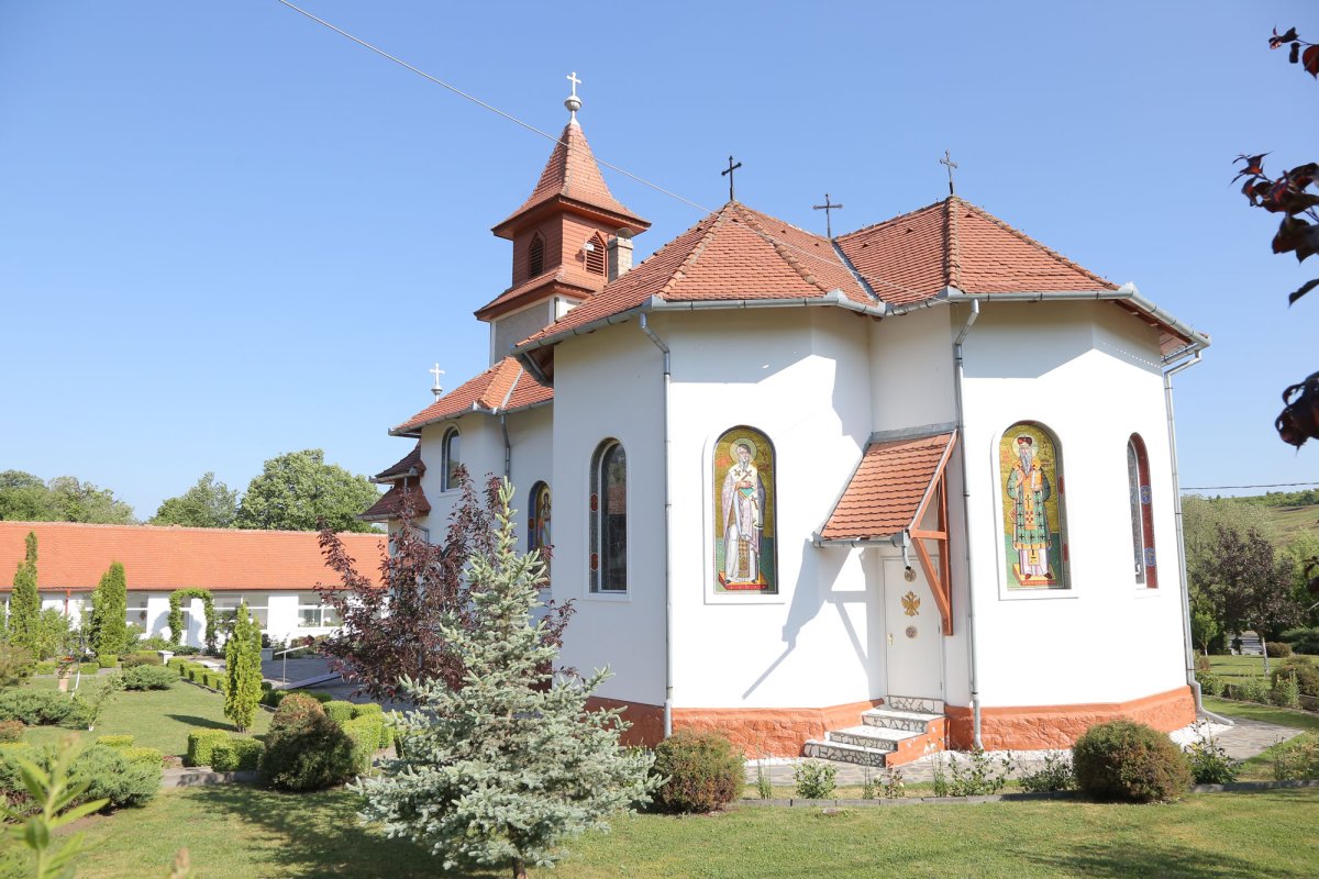 Slujiri arhierești de Sfinții Împărați Constantin și Elena 17892