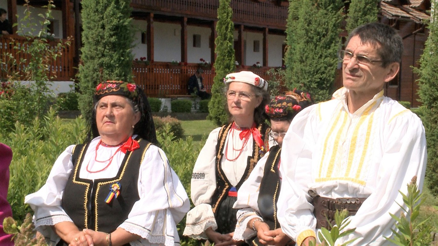 Slujiri arhierești de Sfinții Împărați Constantin și Elena 17893