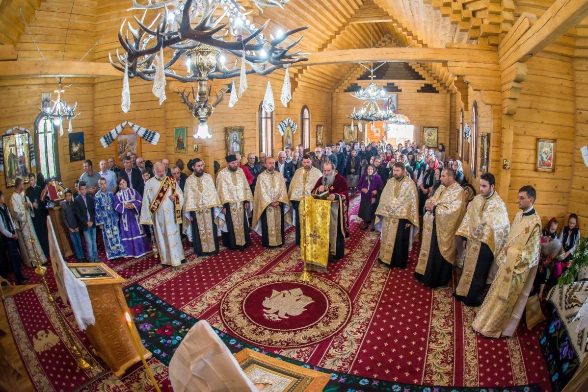 Binecuvântarea sfinţilor la Parohia Straja II din Suceava 17807