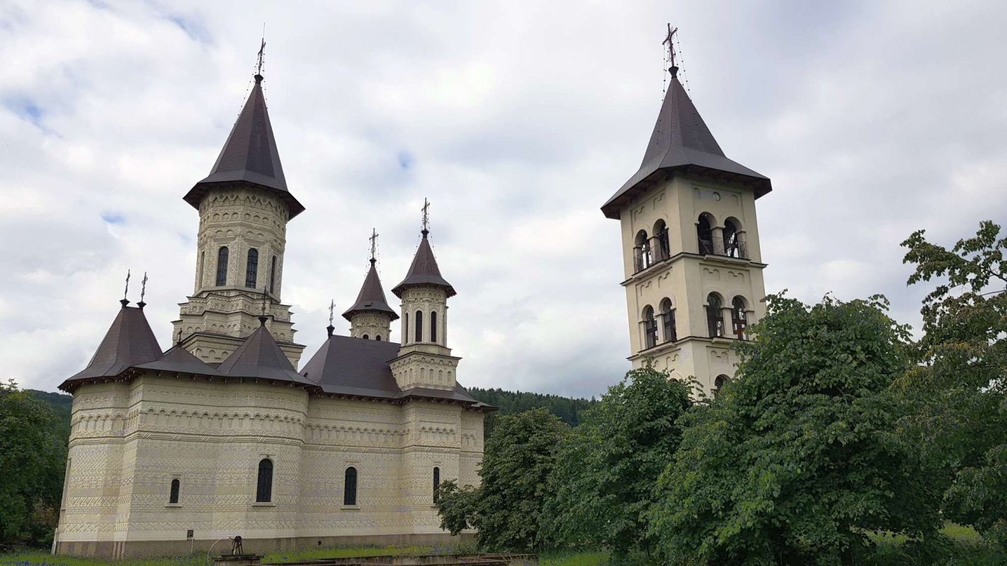 IPS Părinte Arhiepiscop Pimen, prezent la hramul Slătioarei 17805