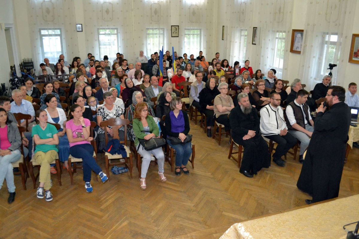 Conferinţa „Revelaţia dumnezeiască - Sfânta Tradiţie“, la Botoşani 17721
