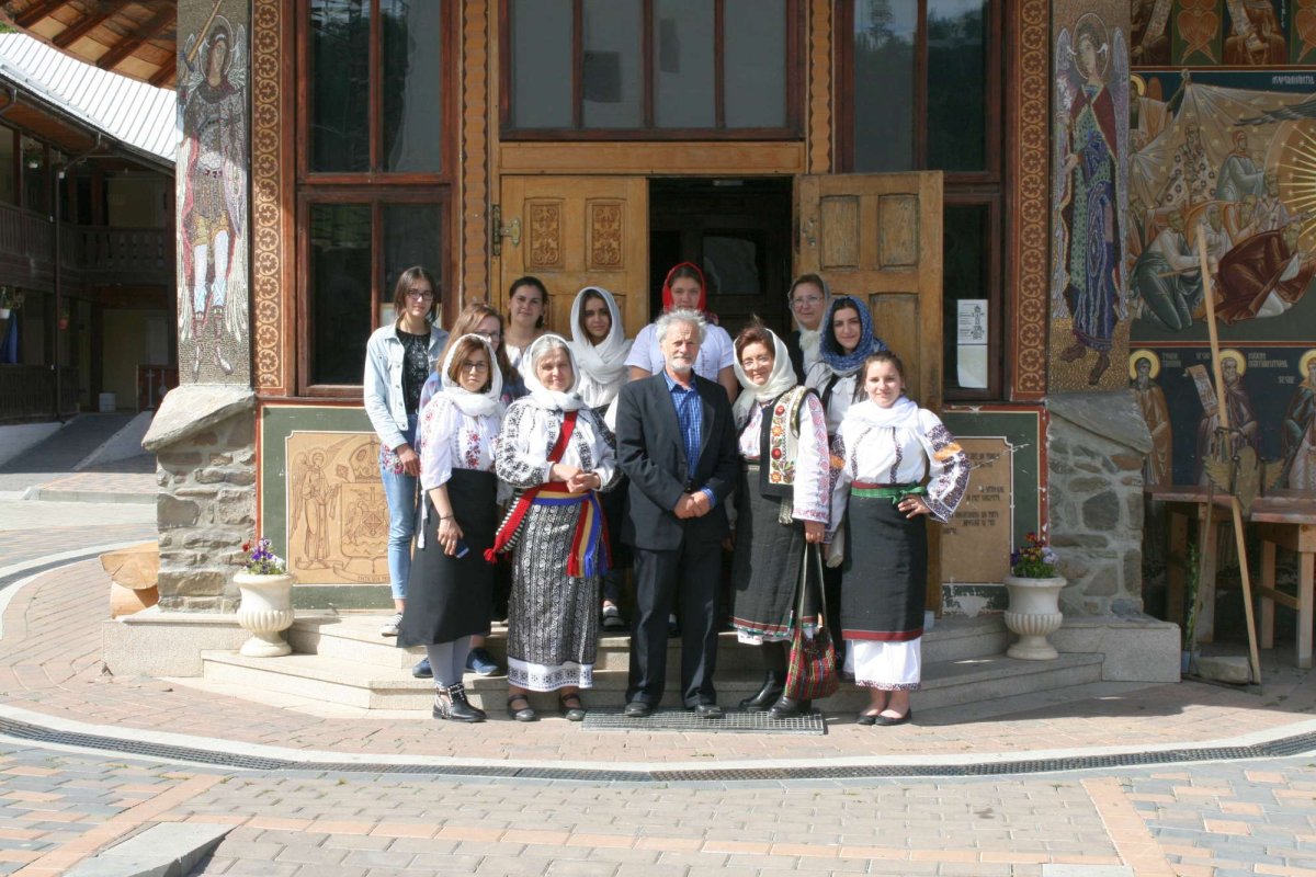 „Bucuria de a dărui“, la „Şcoala altfel“ 17629