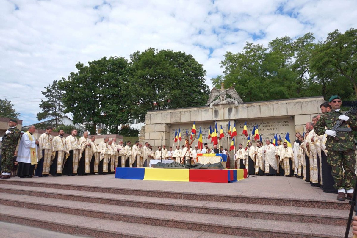 Monument dedicat Centenarului Marii Uniri, la Oneşti 17622