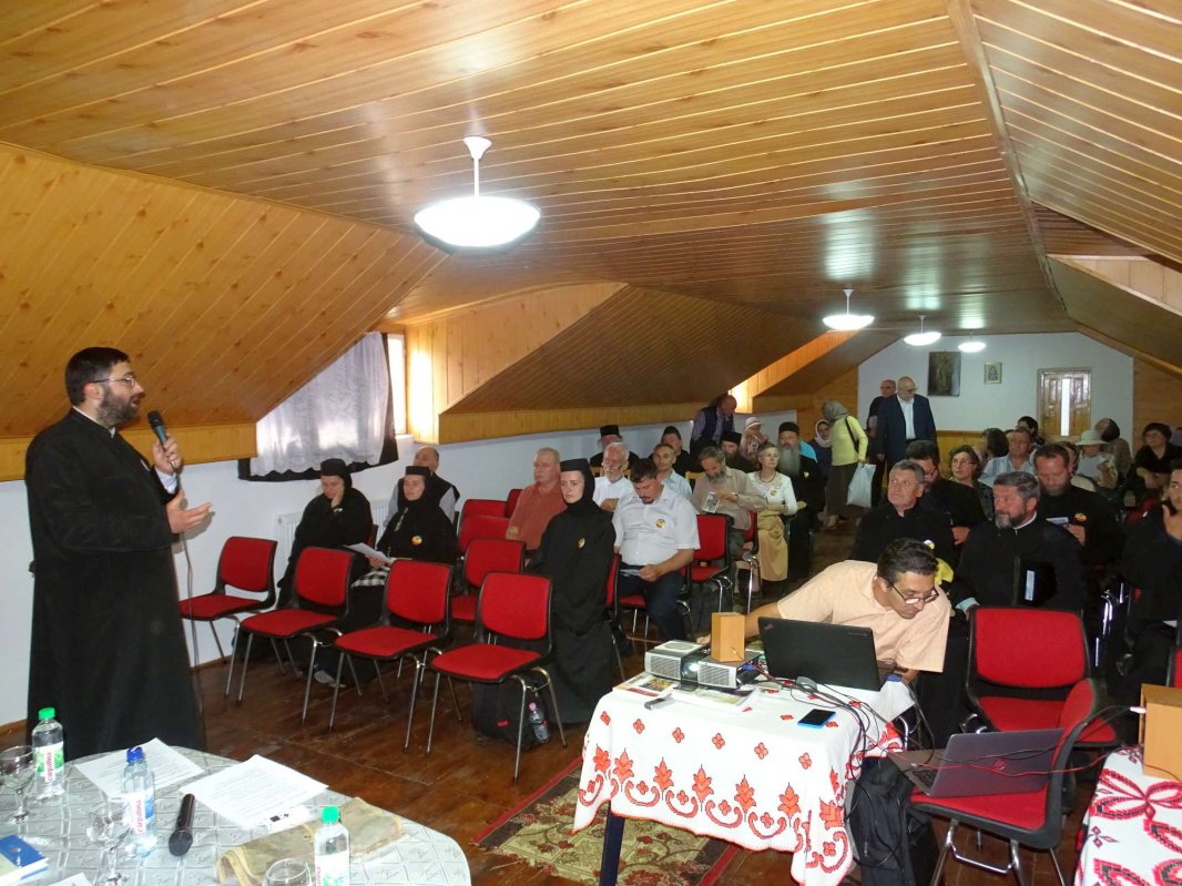 Simpozionul „Basarabia răpită - părintele Dimitrie Bejan“ a avut loc la Hârlău 17626