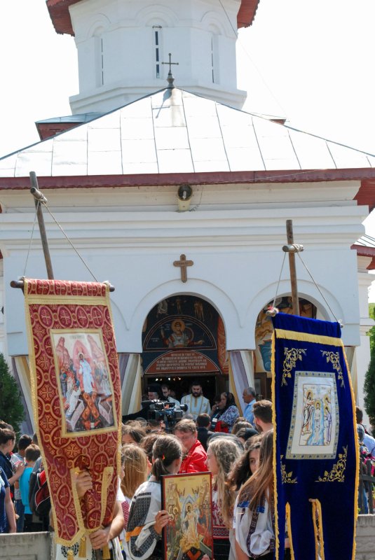 „Tinerii Bisericii - voluntari pentru Hristos” 17655