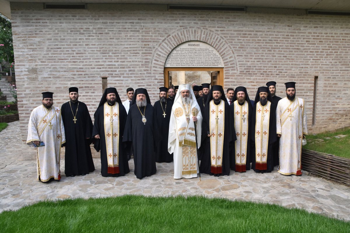 Binecuvântare de hram la Mănăstirea Radu Vodă 17611