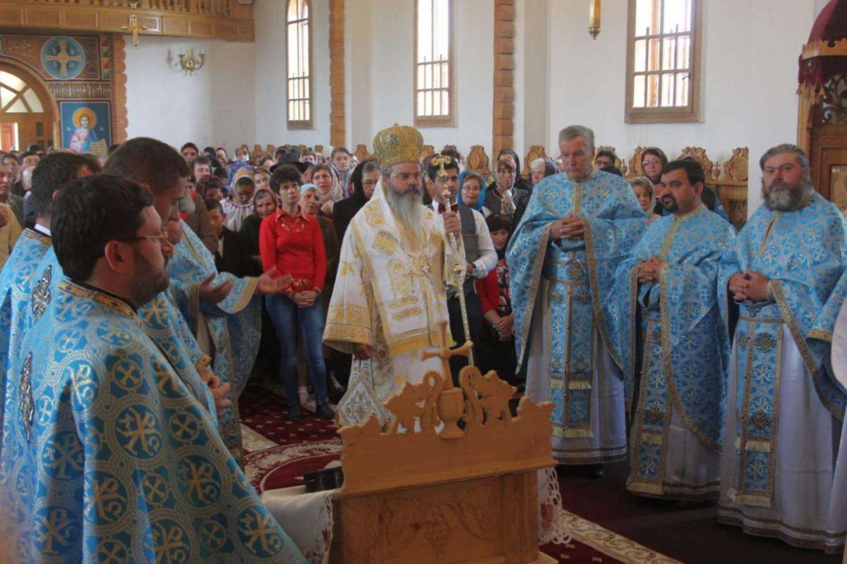 Liturghii arhiereşti la Bacău şi Drăgeşti 17532