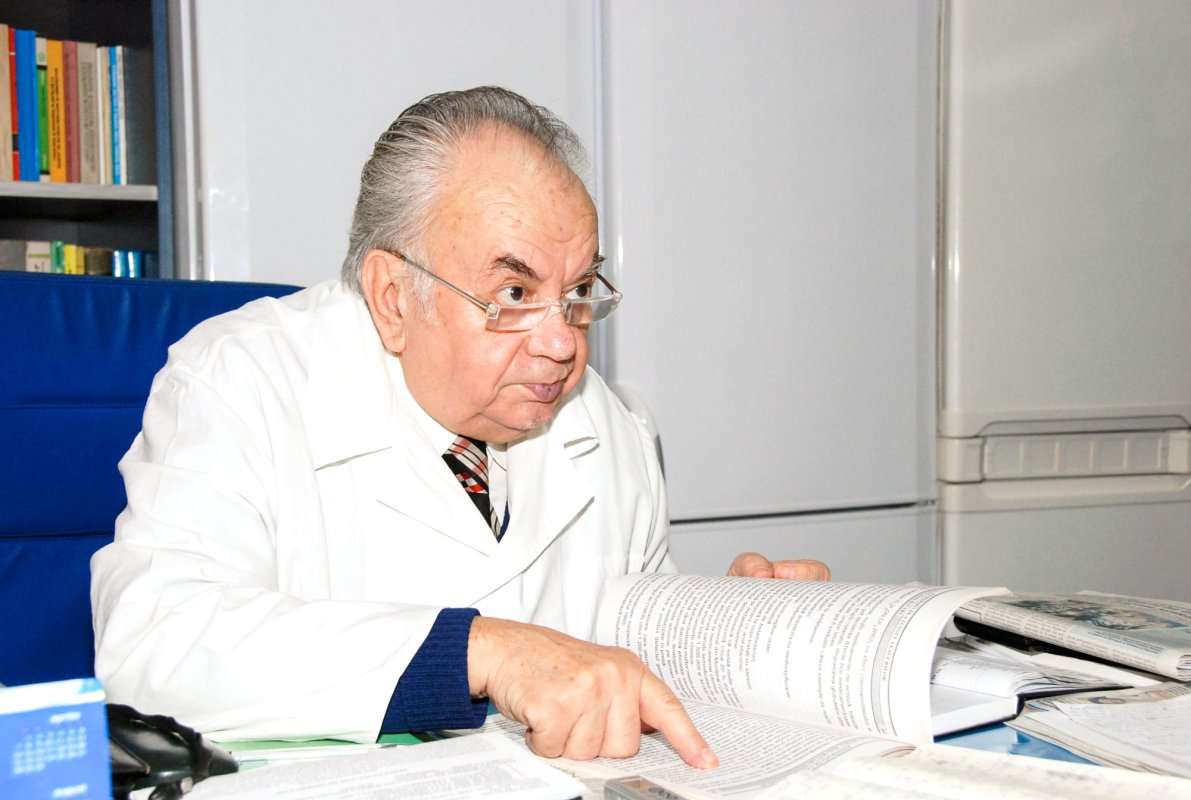 „Omul cu ochi de medic și înfățișare de bunic” 17603