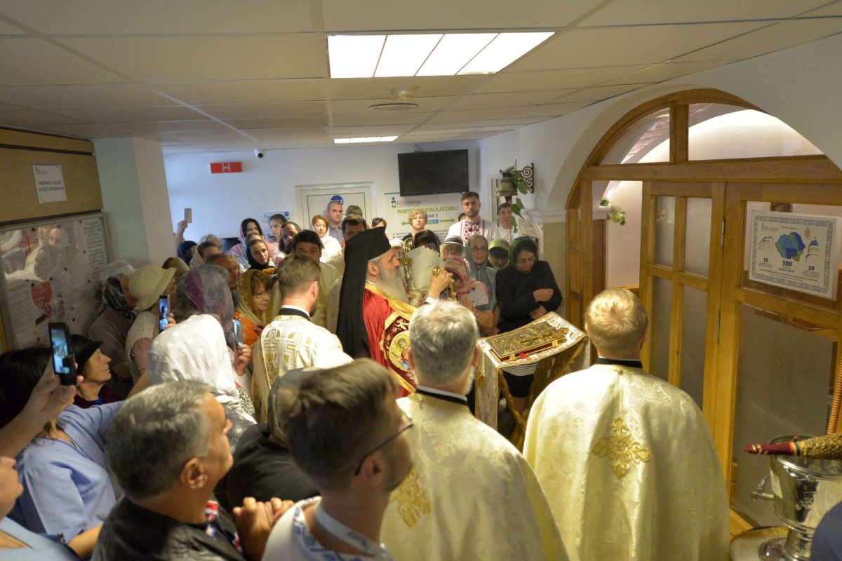 Paraclisul „Sfânta Treime“ al Spitalului „Providenţa“ a fost târnosit 17527