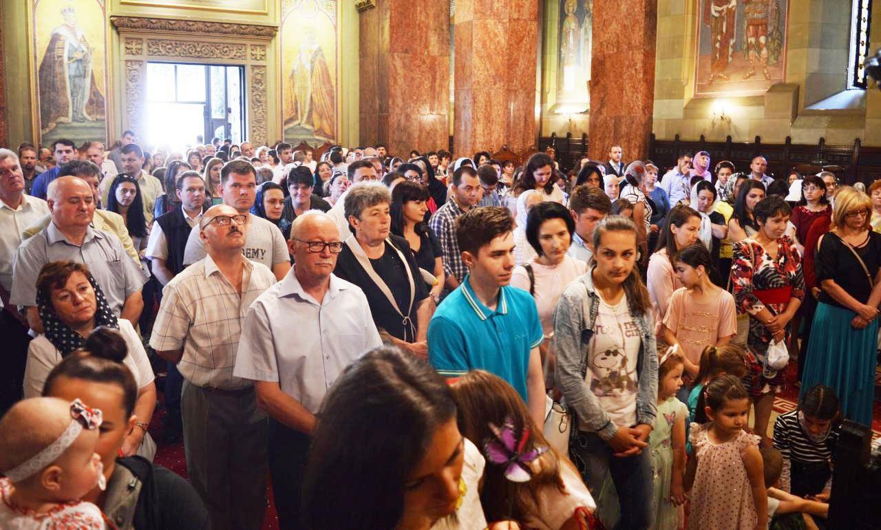 Slujiri arhiereşti la praznicul Pogorârii Sfântului Duh 17553