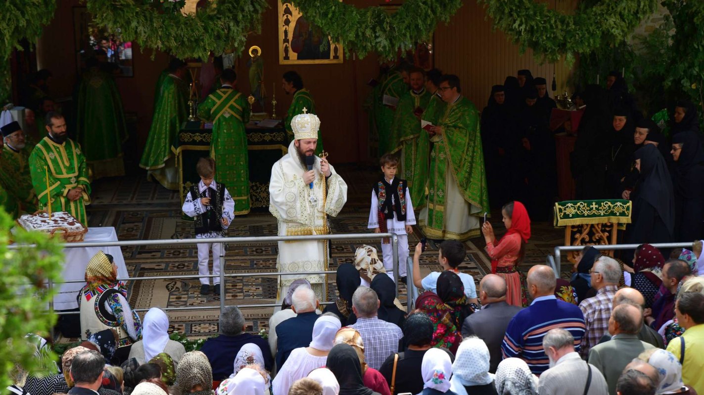 Comuniune la hramul Mănăstirii Dragomirna 17440
