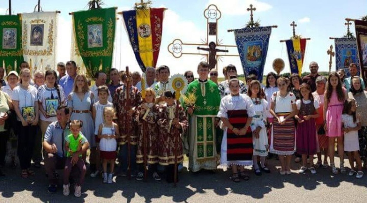 Praznicul Sfintei Treimi în parohiile arădene 17478
