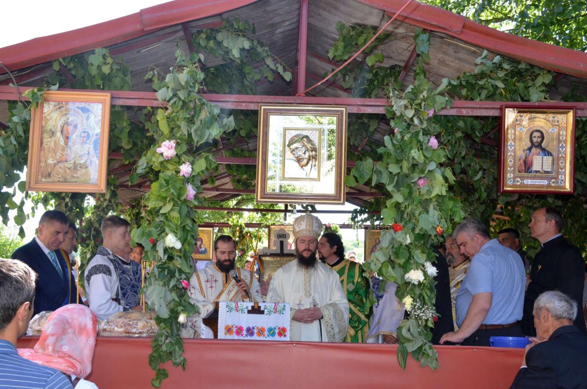 PS Damaschin: „Sfânta Treime, sursa de putere pentru unitatea dintre noi“ 17438