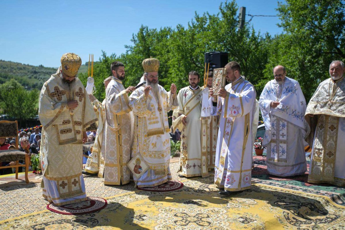 Schitul „Sfinţii Împăraţi Constantin şi Elena“ din judeţul Vaslui a fost sfinţit 17439