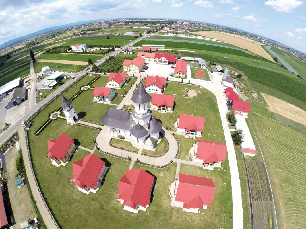 Arhim. Iustin Dragomir - un stareţ demn de urmat şi un ctitor pentru eternitate 17367