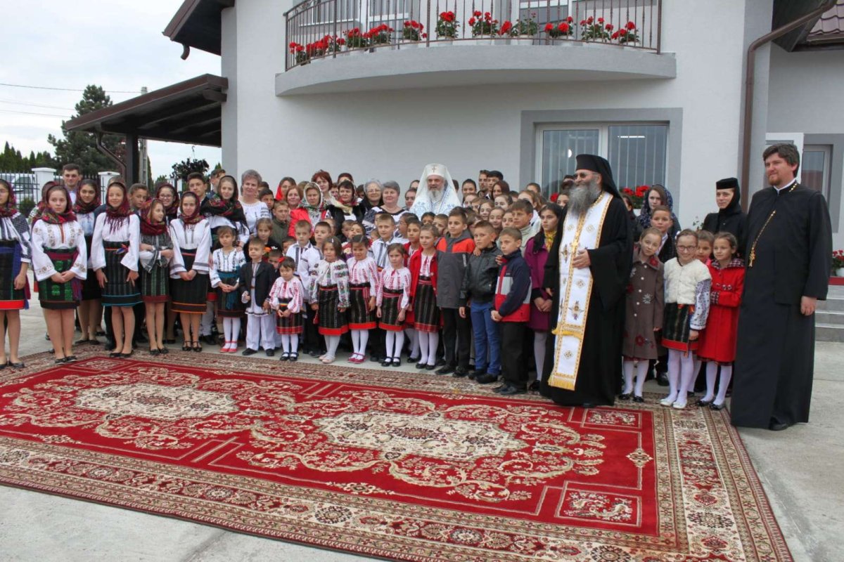 Arhim. Iustin Dragomir - un stareţ demn de urmat şi un ctitor pentru eternitate 17369