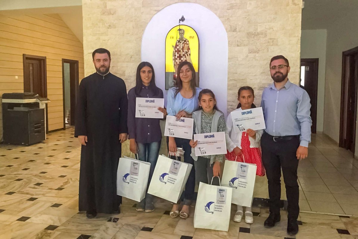 „Dăruieşte un zâmbet“ - punţile între oameni se construiesc cu credinţă, milostenie şi dragoste 17377