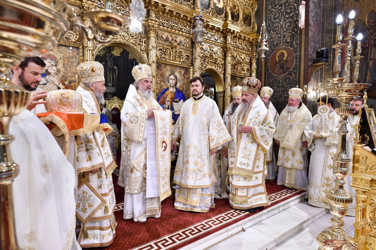 Îmbrăcând haina monahală în străvechea mănăstire 17417