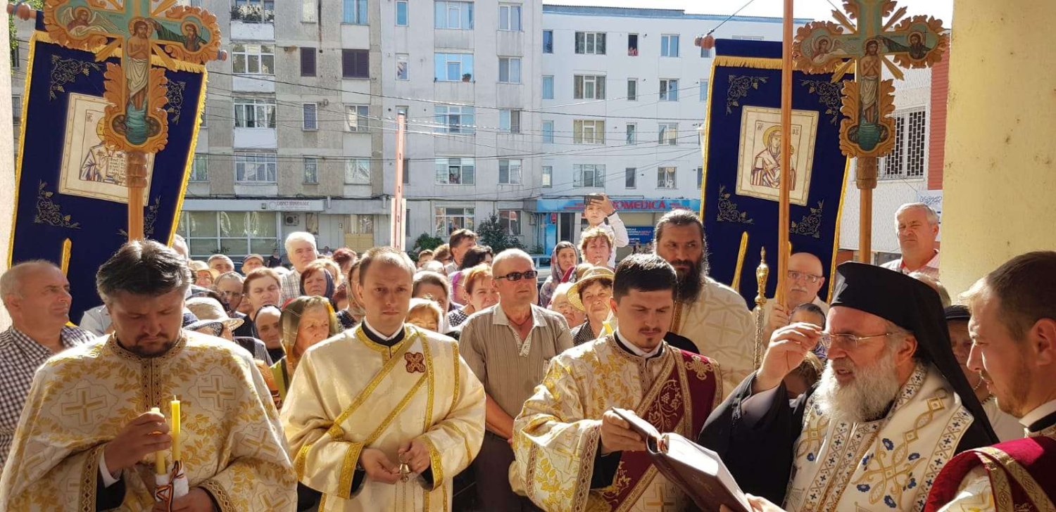 Resfinţirea paraclisului Spitalului Municipal Roman 17372