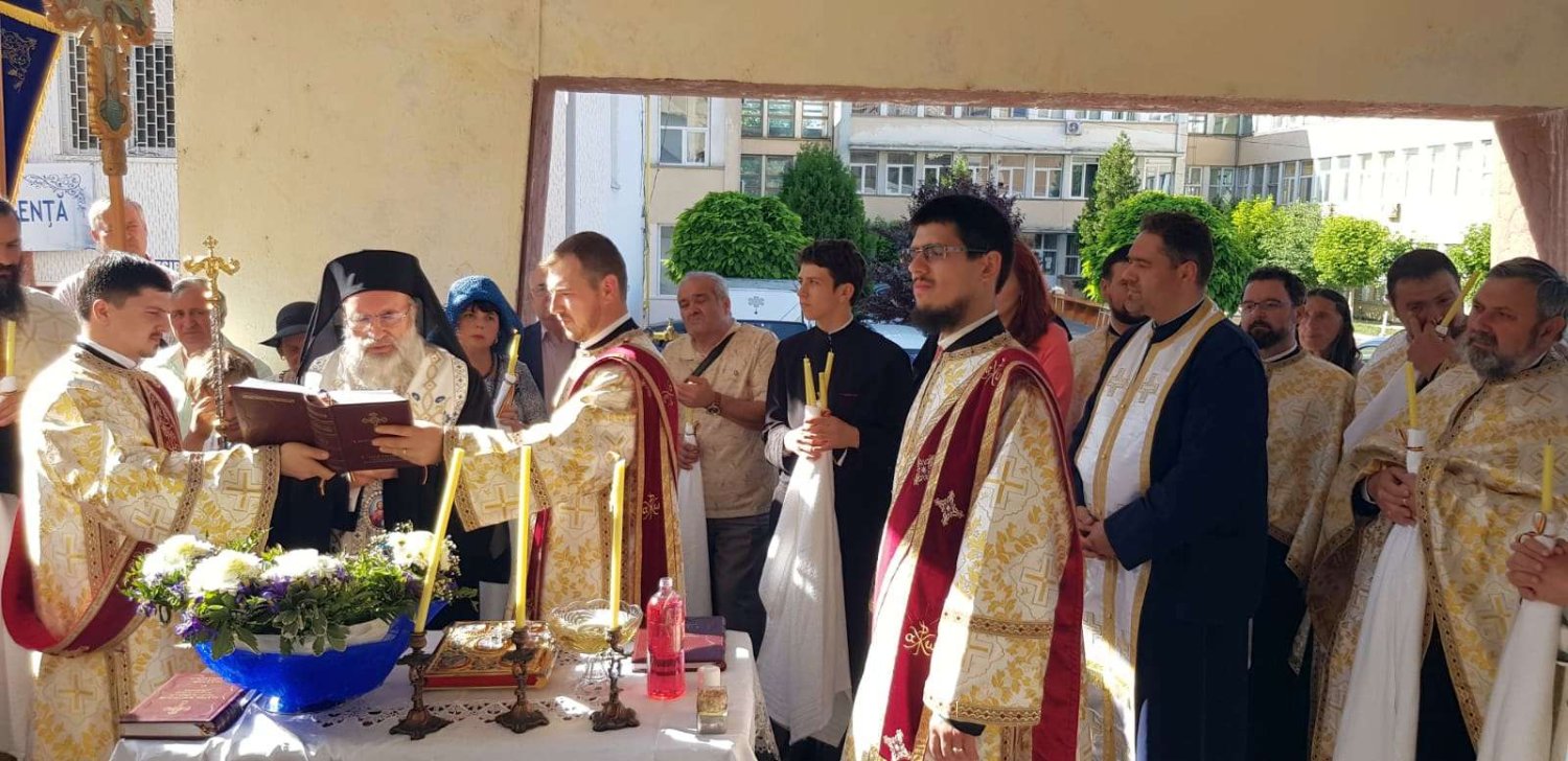 Resfinţirea paraclisului Spitalului Municipal Roman 17373