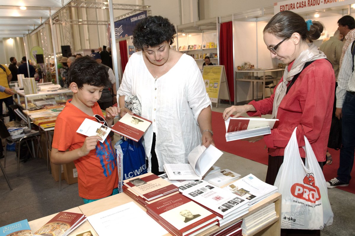 Editura „Cuvântul Vieții” la Bookfest 17346