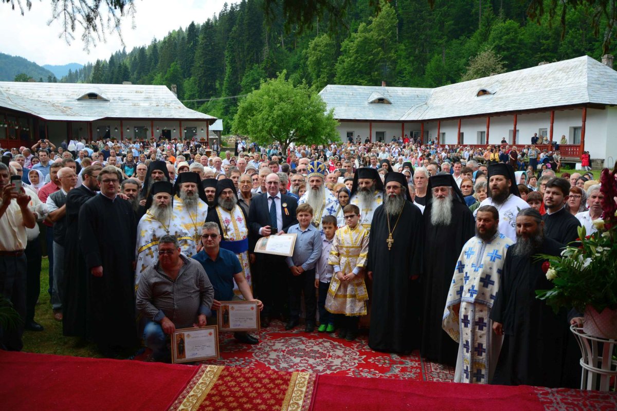 IPS Teofan: „Sfinţii sunt cei care, prin taina smereniei lor, nu doresc să-l domine pe celălalt“ 17287