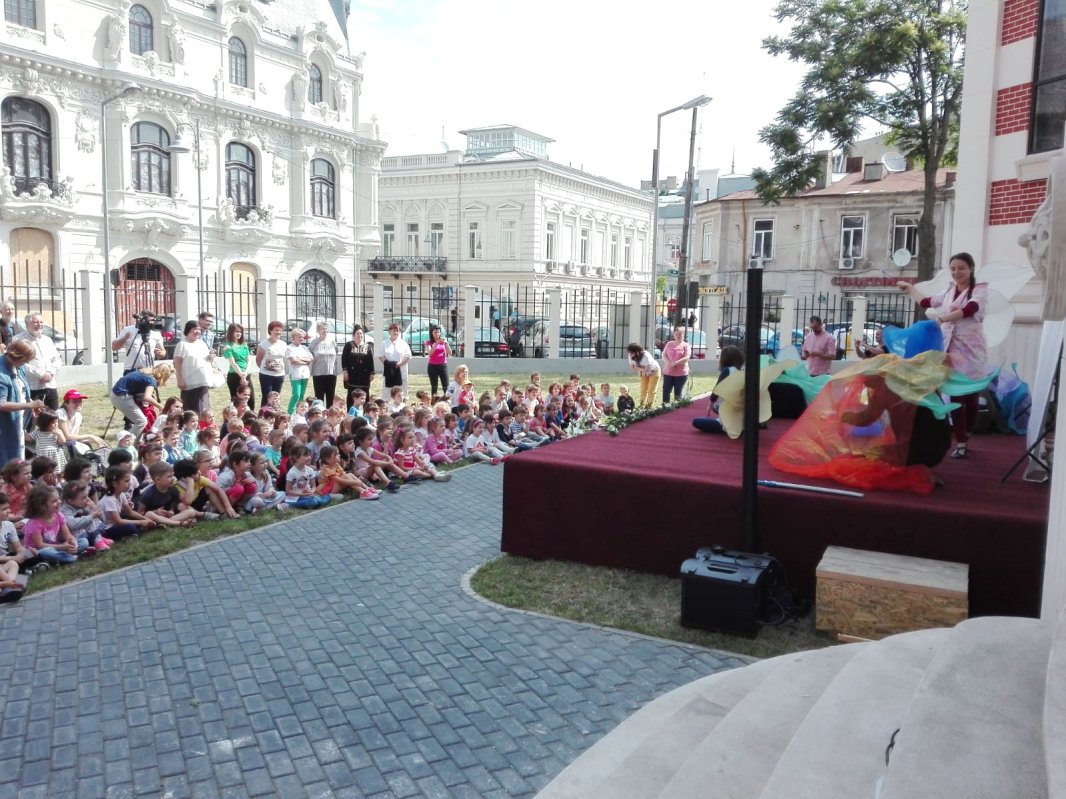 Spectacolul „Fluturi şi oameni” la Biserica Amzei din Capitală 17338