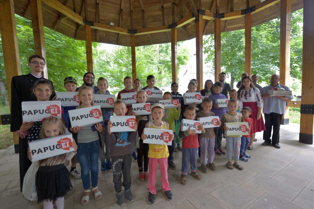 „Cutia cu papucei pentru ei“ alături de copii, de ziua lor 17204