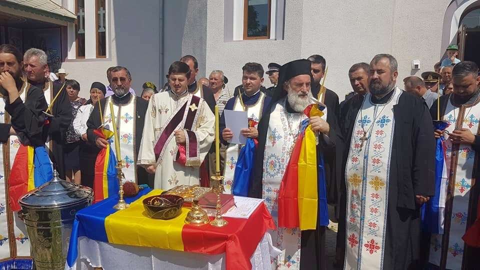 Slujbe arhiereşti în trei protopopiate din Moldova 17198