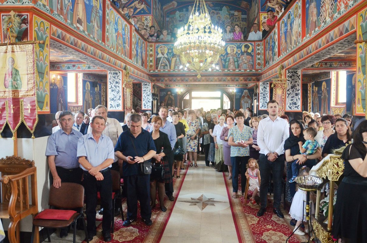 Slujiri arhierești în Duminica Tuturor Sfinților 17221