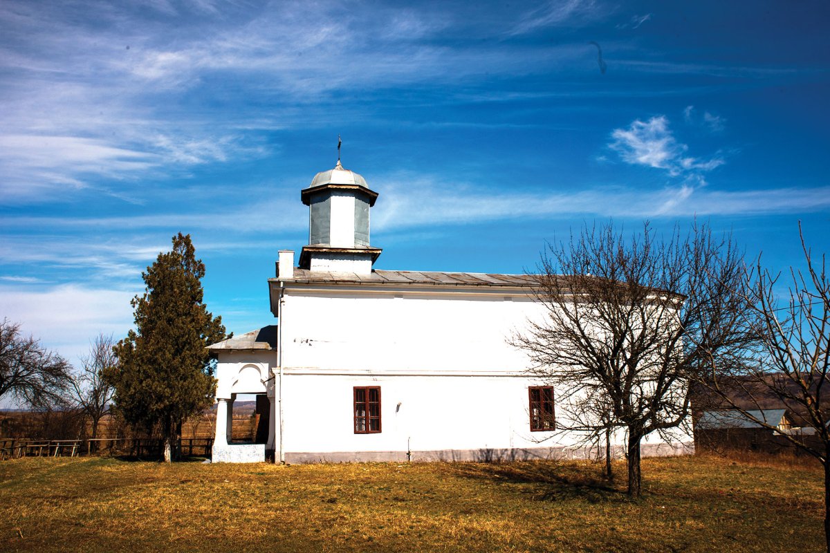 Bodăieşti, parohia cu trei biserici 17055