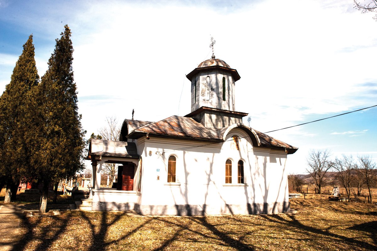 Bodăieşti, parohia cu trei biserici 17056