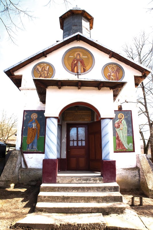 Bodăieşti, parohia cu trei biserici 17057