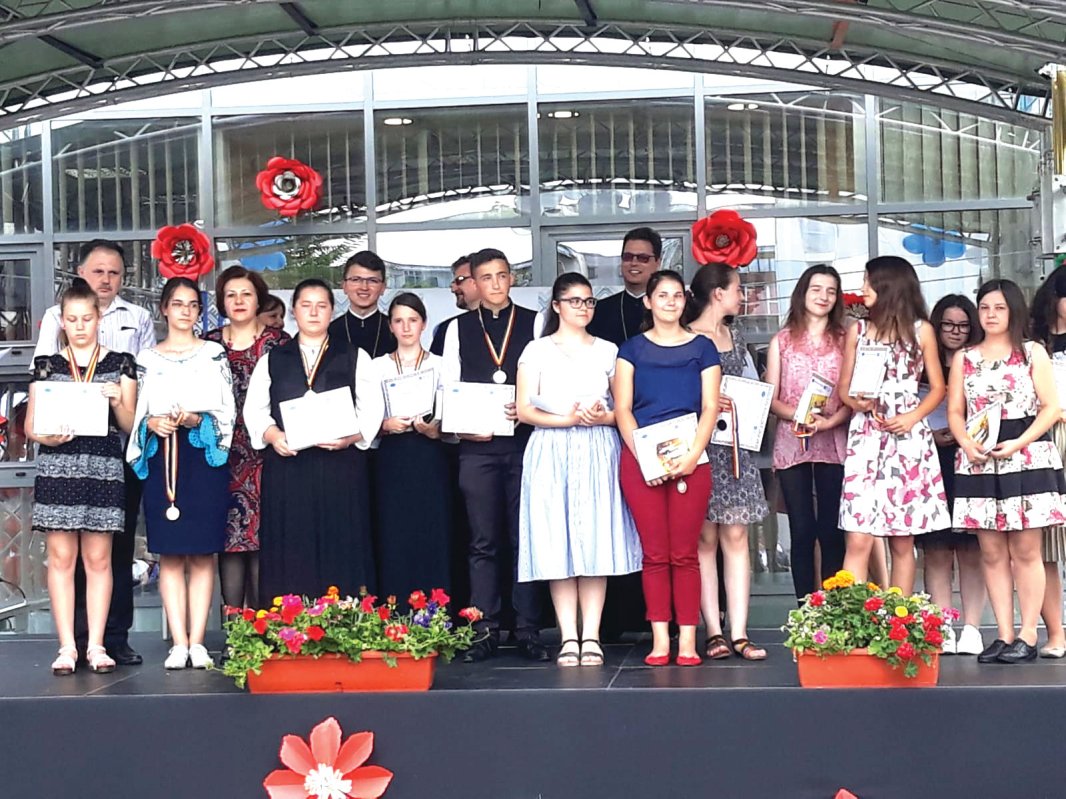 ​Gala olimpicilor - festivitate dedicată performanțelor din învățământul arădean 17065