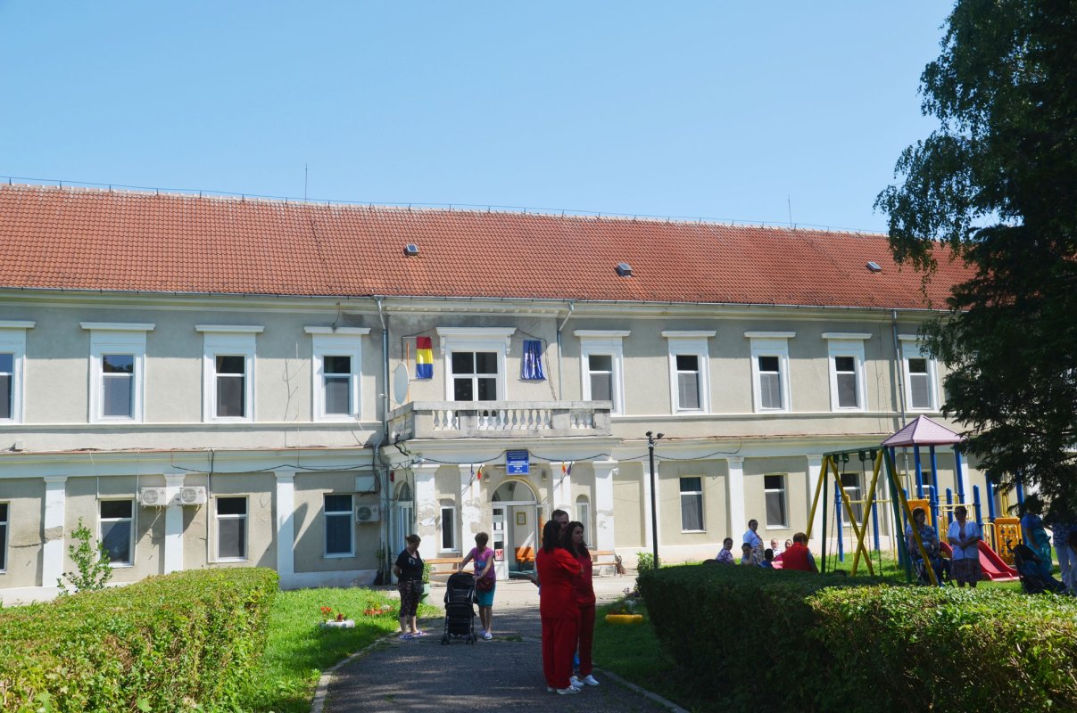 PS Episcop Sofronie în vizită la copiii de la Spitalul de recuperare 17048