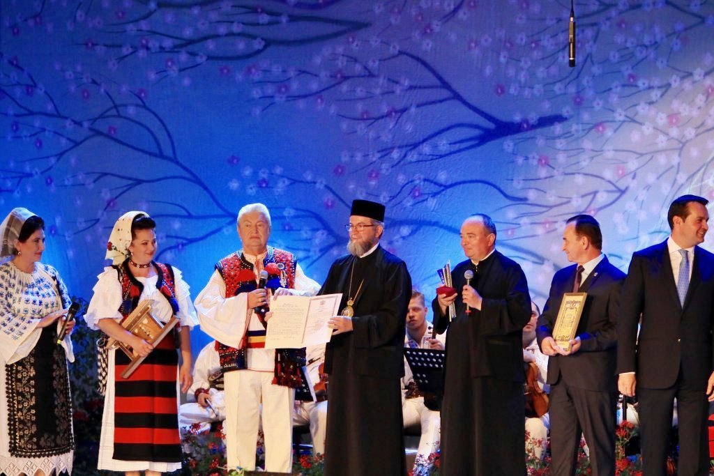 Interpretul Gheorghe Turda, distins de Episcopia Maramureşului şi Sătmarului  16982