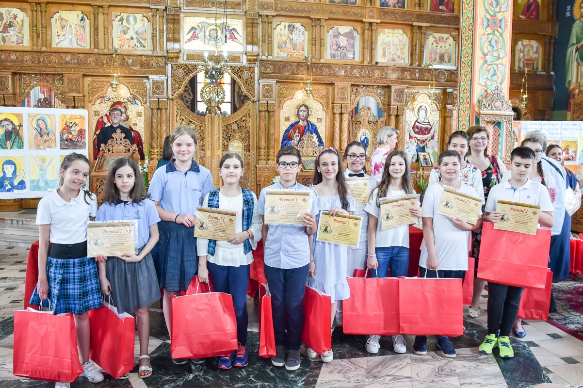 Premierea copiilor care au realizat eseuri și icoane 17015