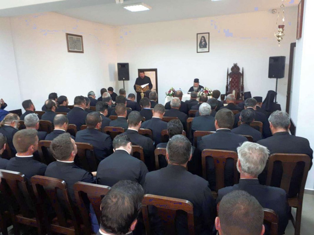 Preoţii Protopopiatului Bârlad, în conferinţă semestrială 16964